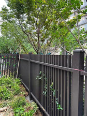 Load image into Gallery viewer, Modern Rustproof Aluminum Fence Slat Fence Panel Powder Coated Privacy Fence For Outdoor Yard Easy Installation Durable Design