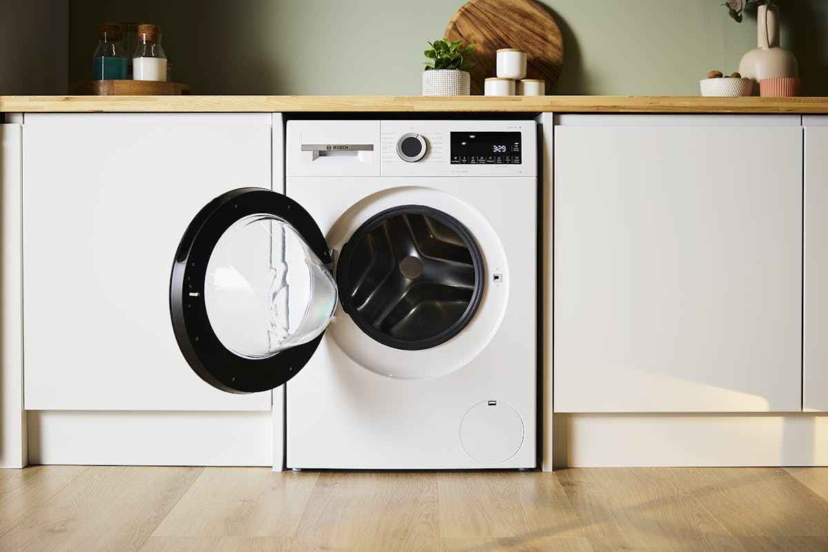 Bosch Series 6 9kg Freestanding Washing Machine | WGG24400GB